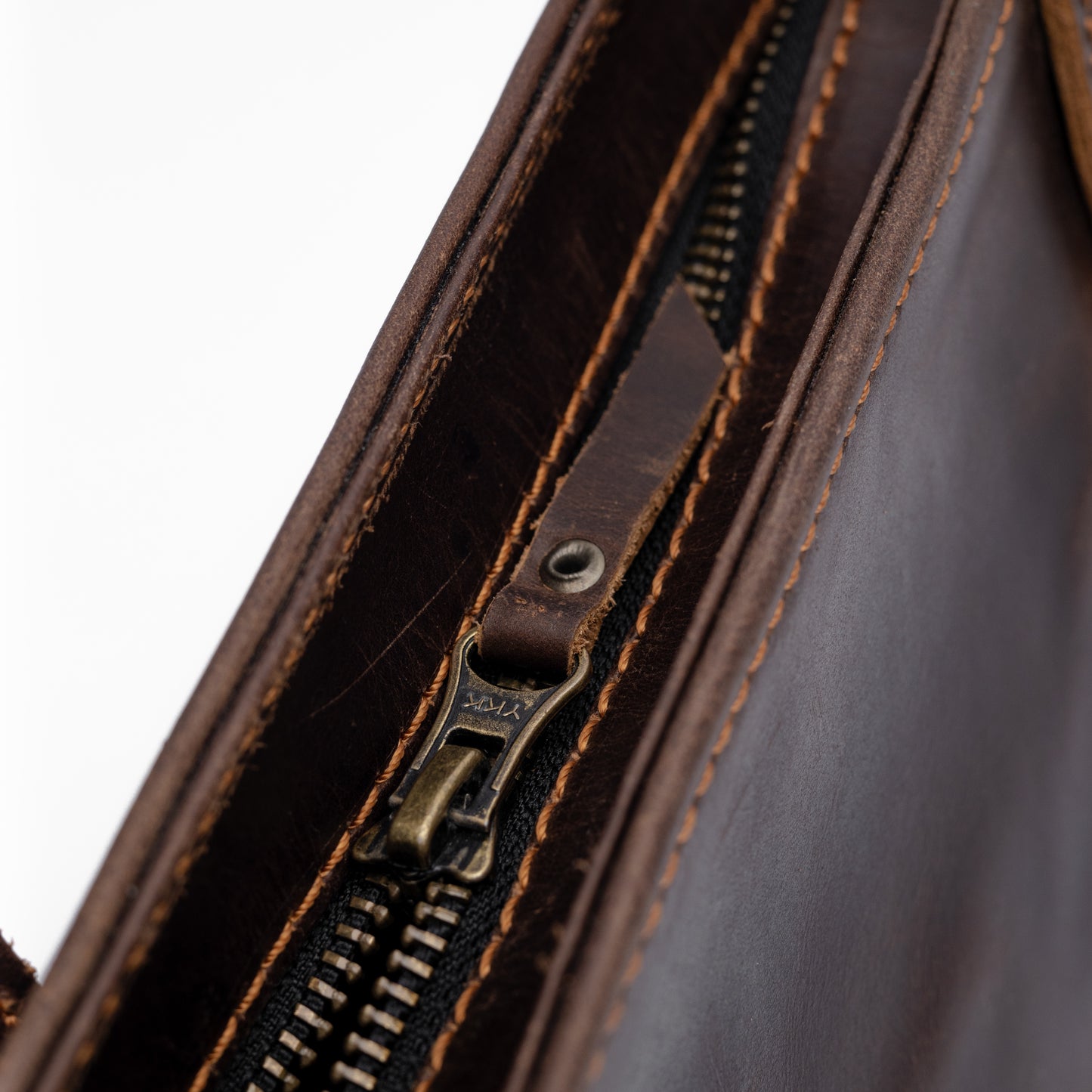 Reese Classic Tote – Handcrafted Vintage Leather Elegance