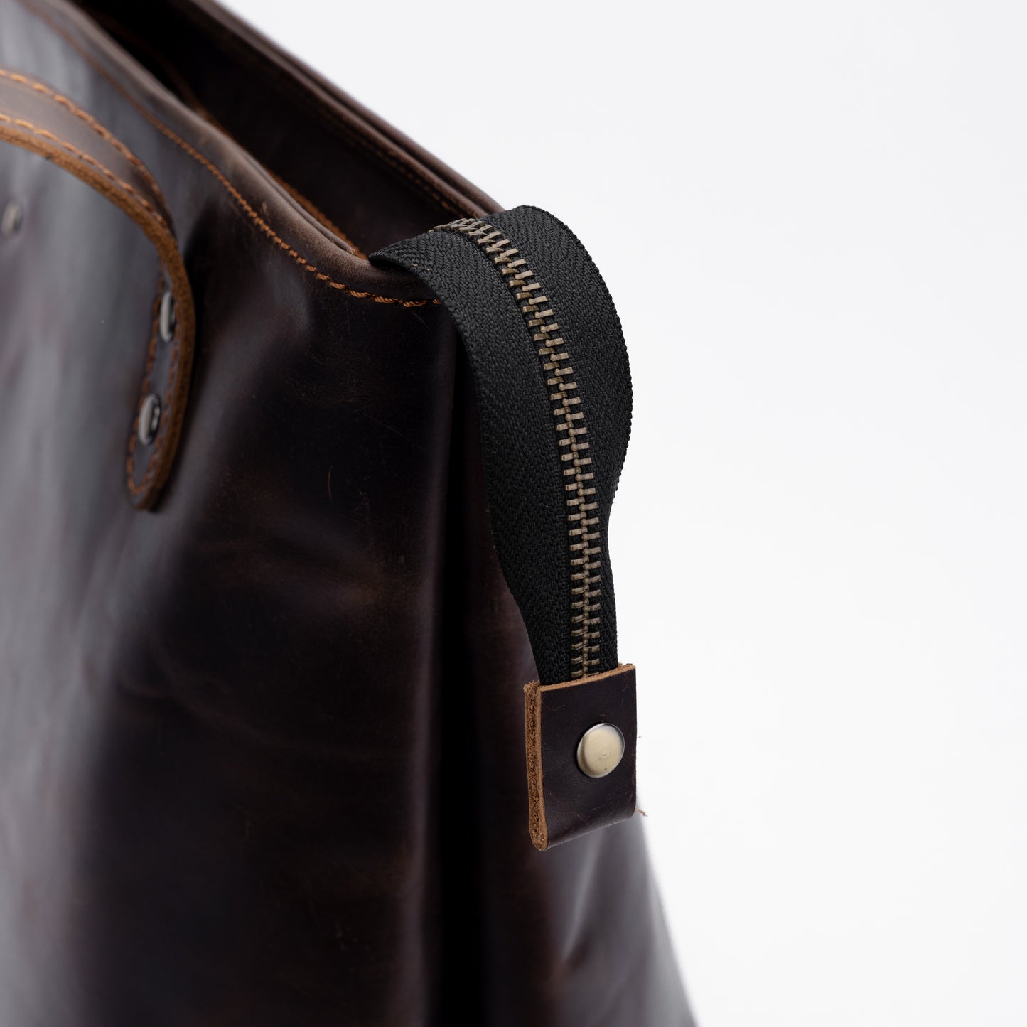 Reese Classic Tote – Handcrafted Vintage Leather Elegance