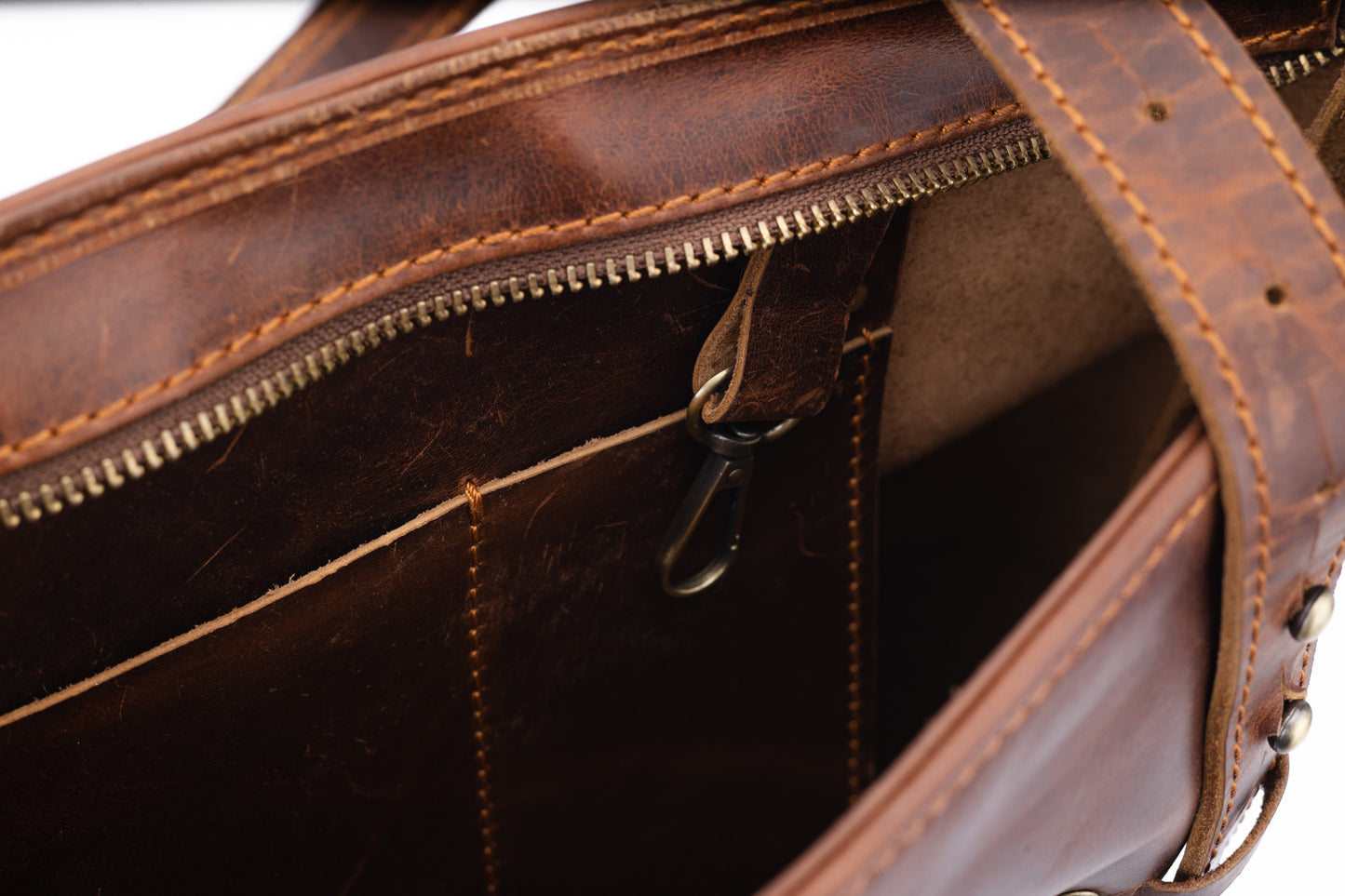 Reese Classic Tote – Handcrafted Vintage Leather Elegance