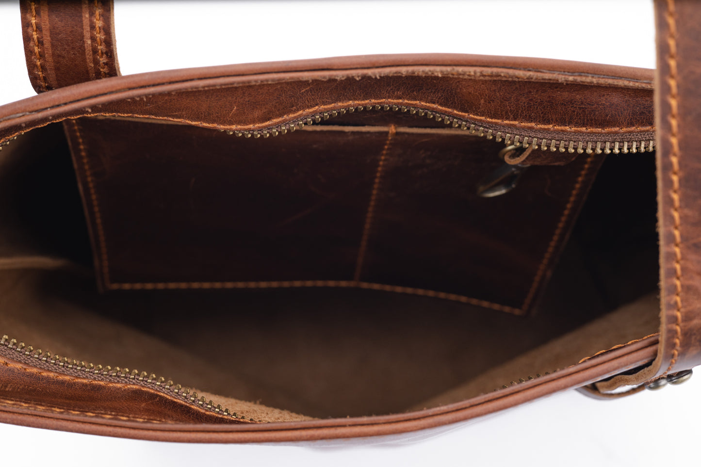 Reese Classic Tote – Handcrafted Vintage Leather Elegance