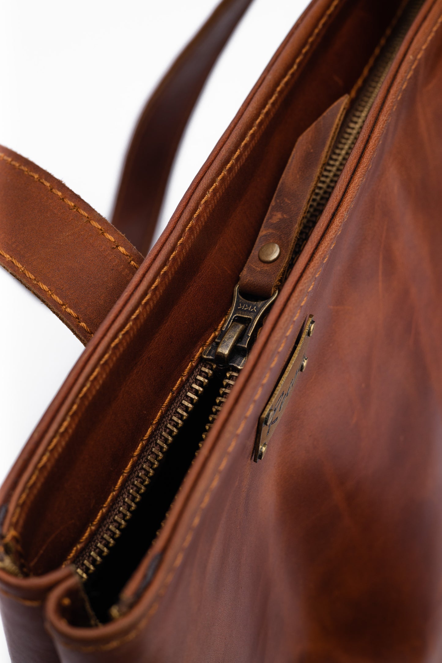 Reese Classic Tote – Handcrafted Vintage Leather Elegance